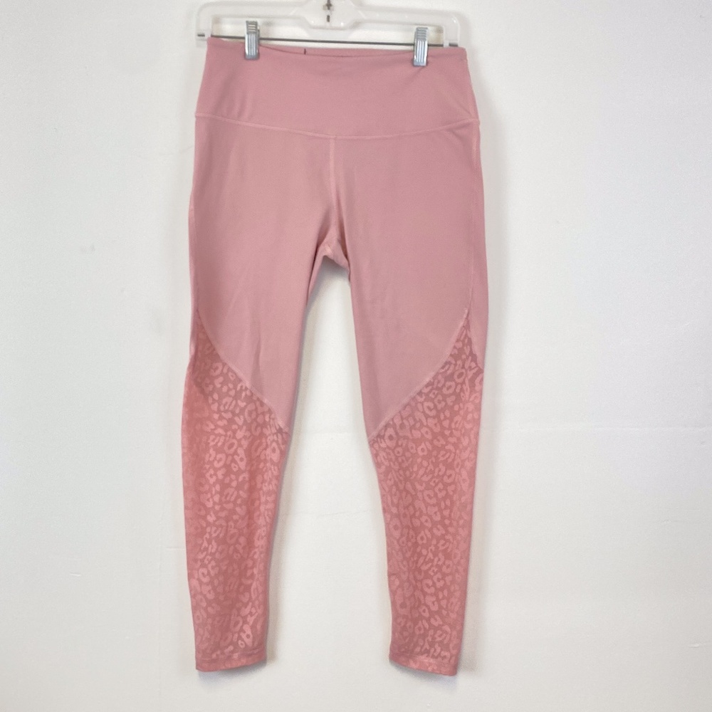Knockout by Victoria Sport Medium Short Sheer Animal Pants Leggings Pink